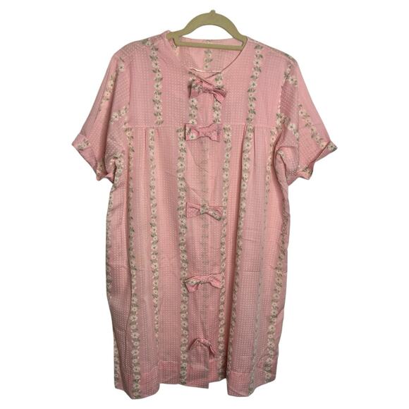 VTG 60s-70s Coat House Dress Women Large Pink White Daisies Robe Mrs Maisel - Picture 1 of 10